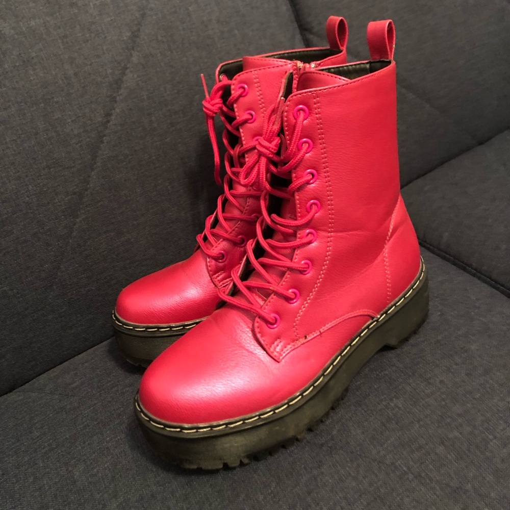 Hot pink combat boots!!